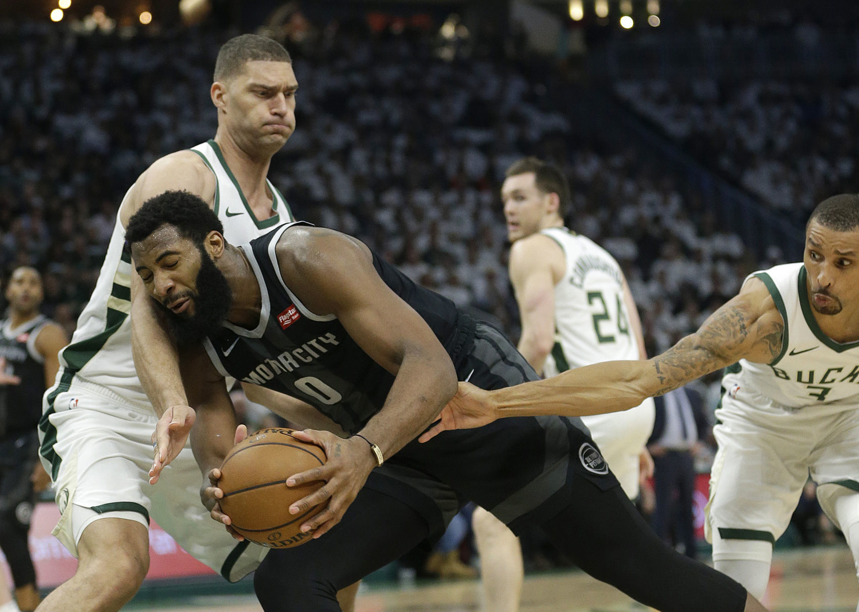 Bucks 121, Pistons 86